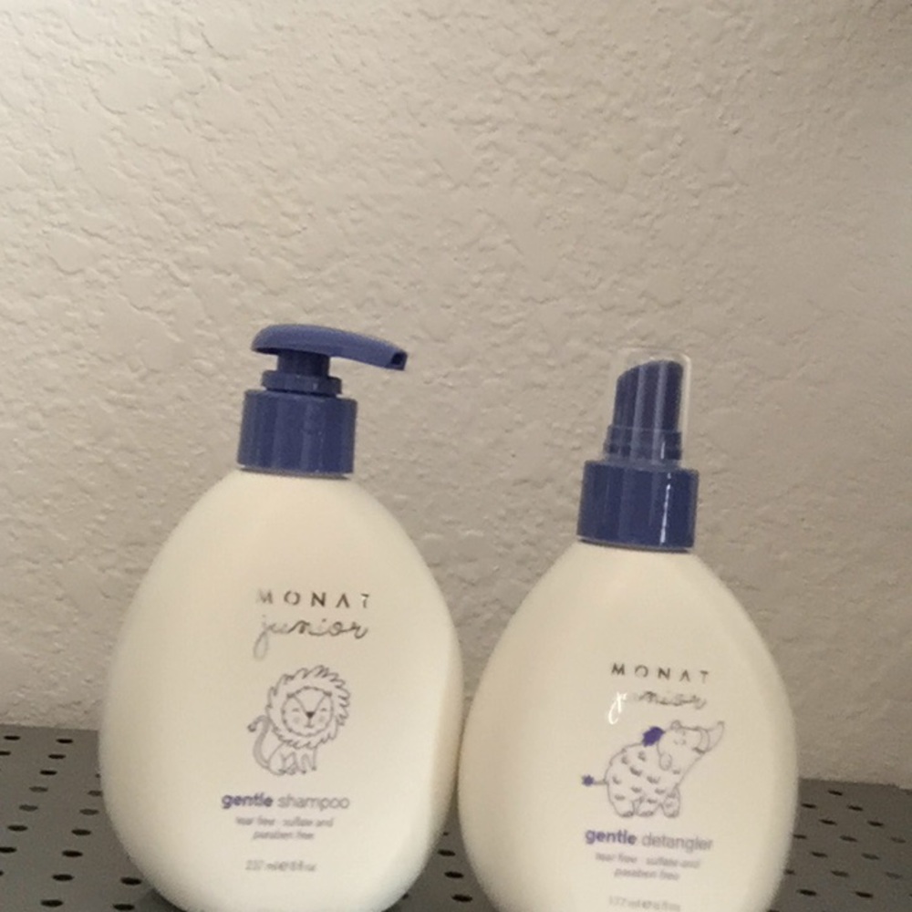 MONAT junior shampoo and detangler